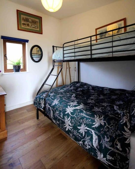 Spacious Cabin On Isolated Farm With Sea View Bude Exterior photo